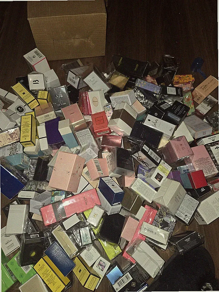 12 DESIGNER FRAGRANCE SAMPLES FOR WOMEN